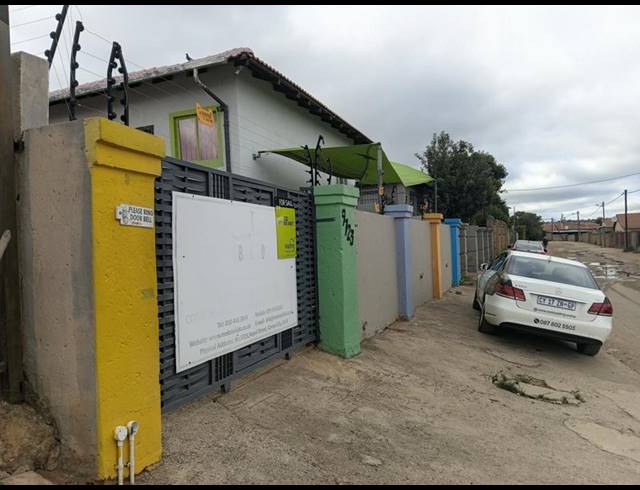 5 BEDROOM SIMPLEX FOR SALE IN COSMO CITY